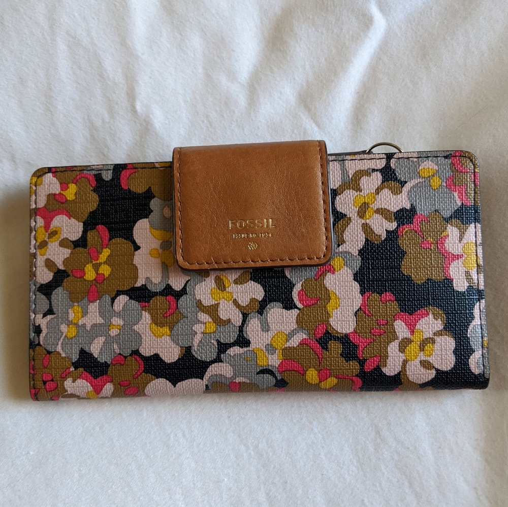 Fossil Sydney Tab Clutch Dark Floral